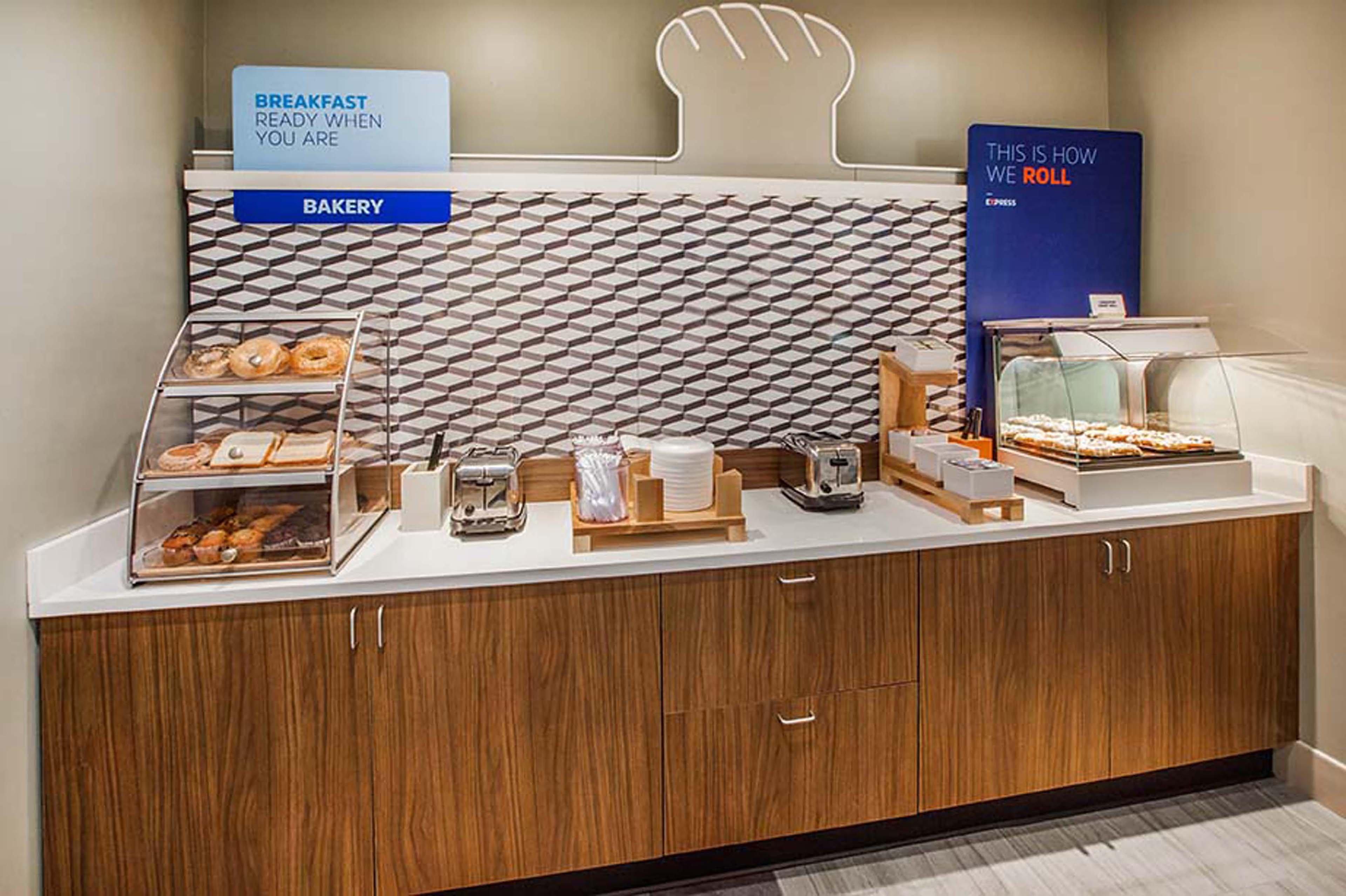 Holiday Inn Express & Suites Elk Grove Central - Hwy 99 By Ihg Bagian luar foto