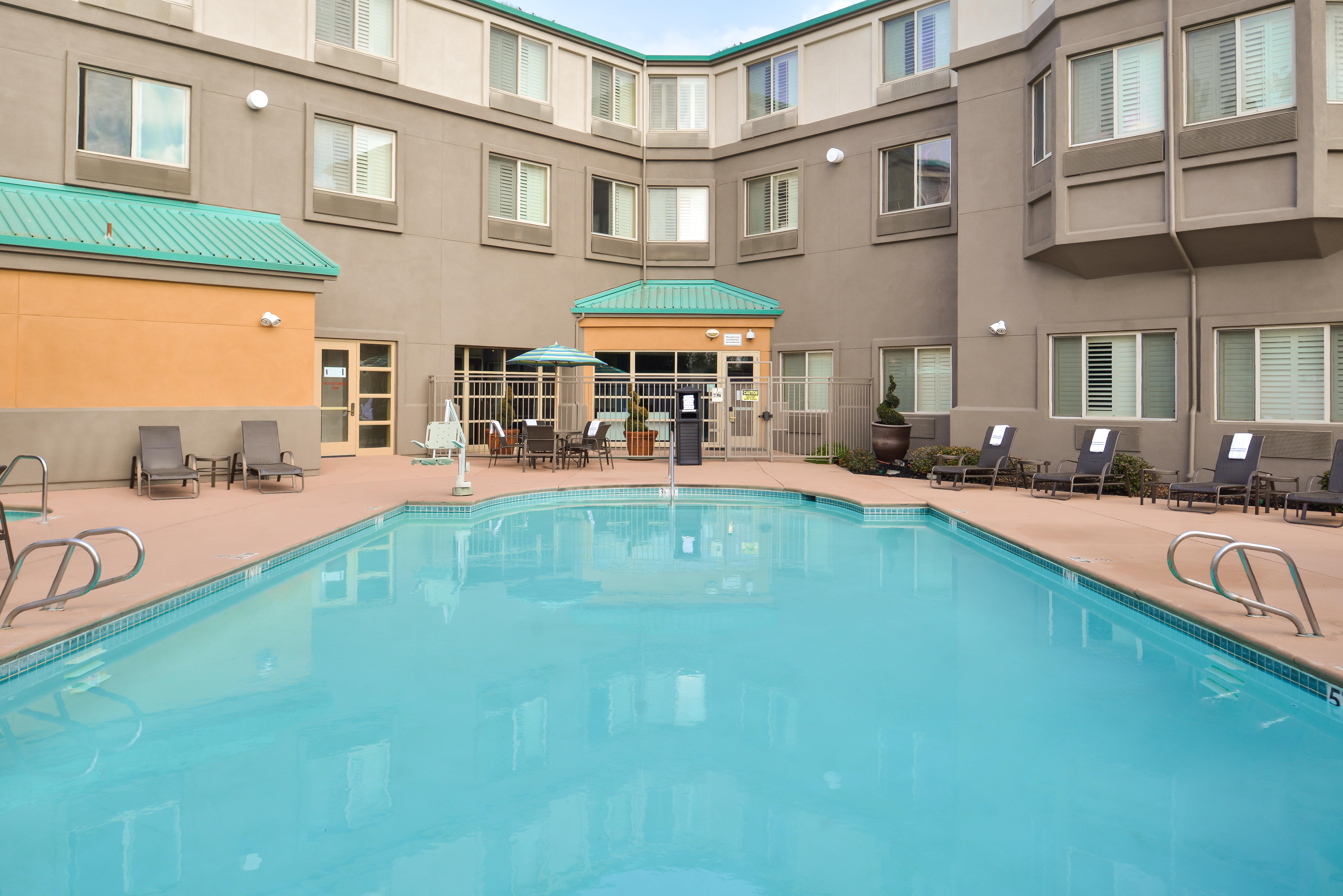 Holiday Inn Express & Suites Elk Grove Central - Hwy 99 By Ihg Bagian luar foto