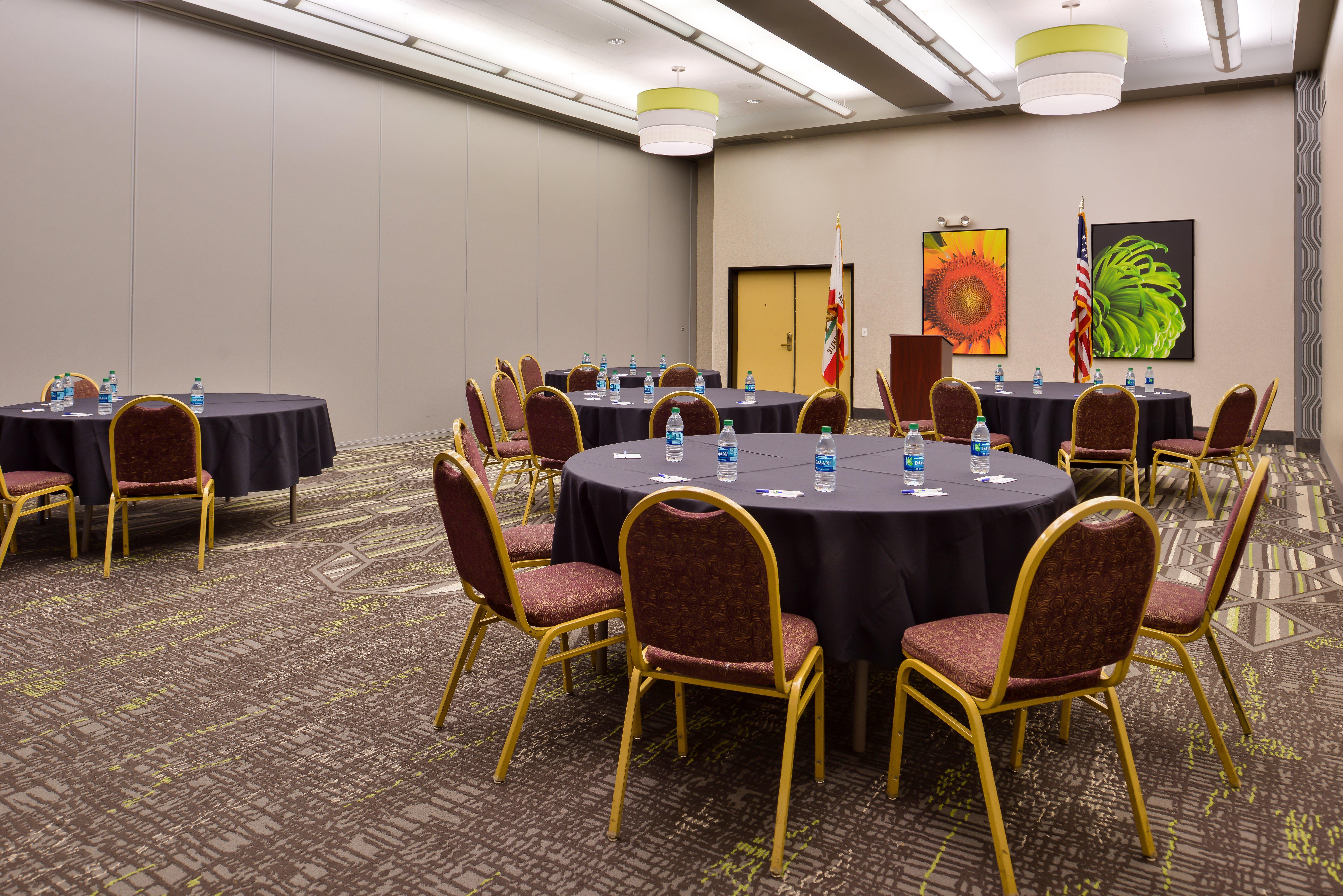 Holiday Inn Express & Suites Elk Grove Central - Hwy 99 By Ihg Bagian luar foto